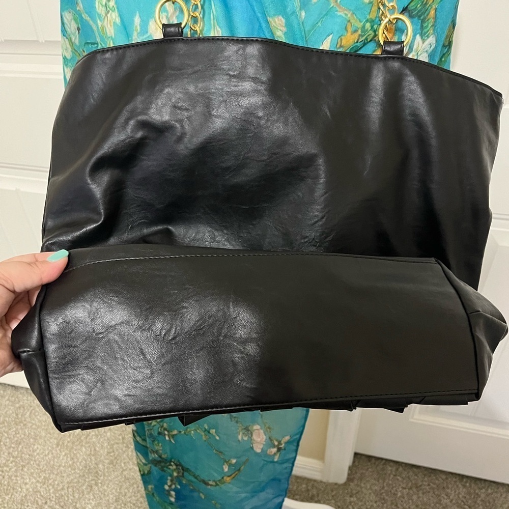 NWOT DSW Faux Leather Lg. Ruffle Tote with Mini Pouch - Picture 5 of 8